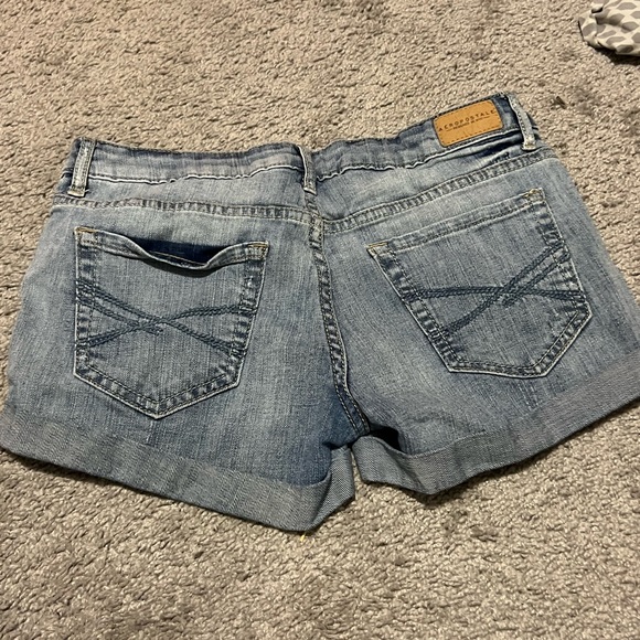 Light wash Aeropostale midi shorts - Picture 5 of 7